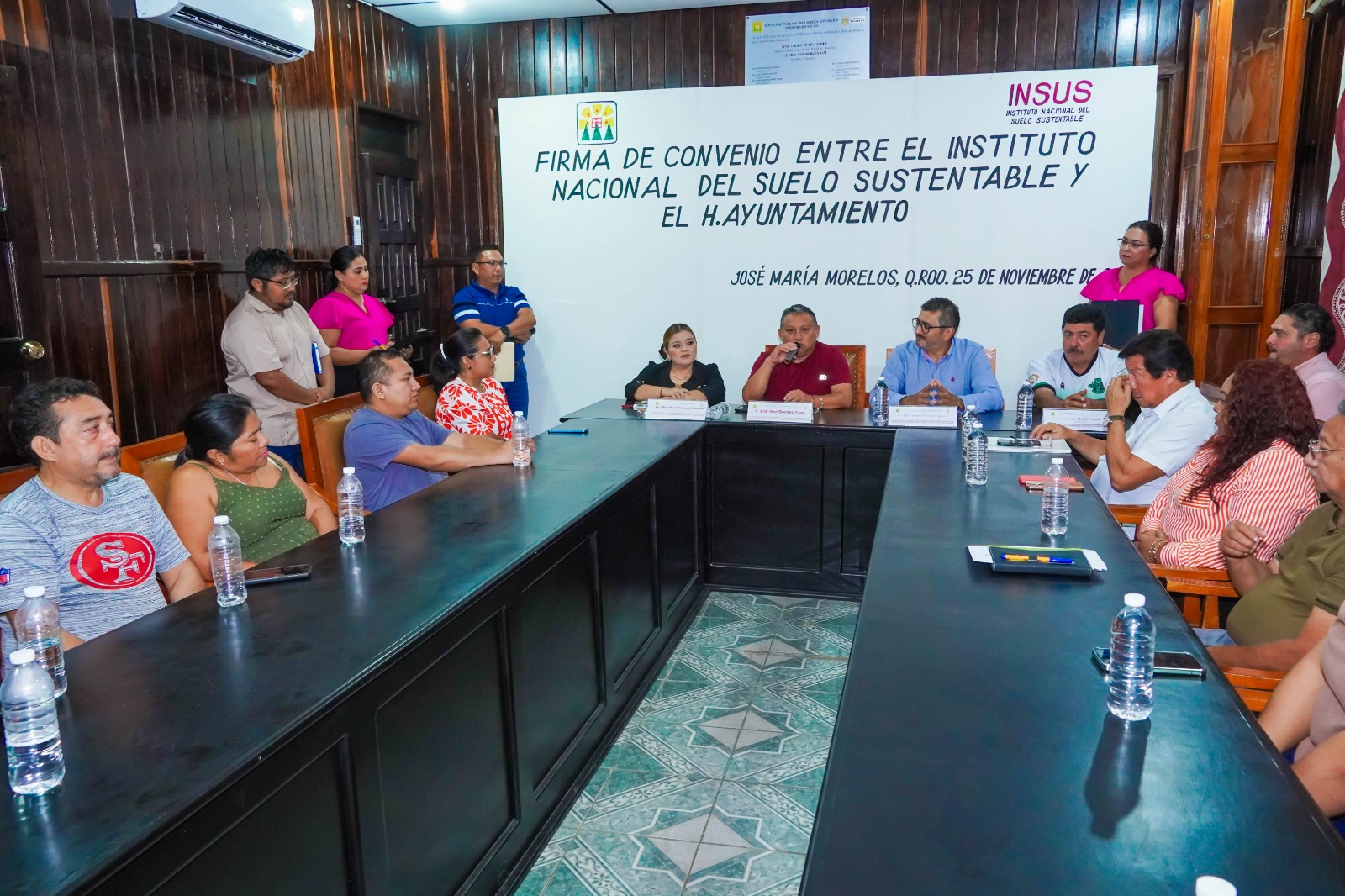 IMG-20251127-WA0063 ERIK BORGES YAM Y EL INSUS FIRMAN CONVENIO HISTÓRICO PARA REGULARIZAR CIENTOS DE PREDIOS Y PROTEGER EL PATRIMONIO FAMILIAR EN JMM