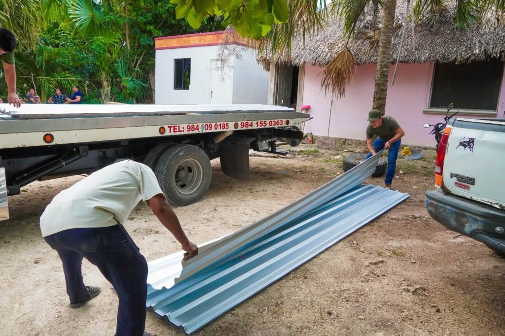 756526589_122133221601229830_7063506130138956514_n-1024x682 ENTREGA ERIK BORGES YAM APOYOS A 17 FAMILIAS DE PIMIENTITAS PARA MEJORAR SUS VIVIENDAS.