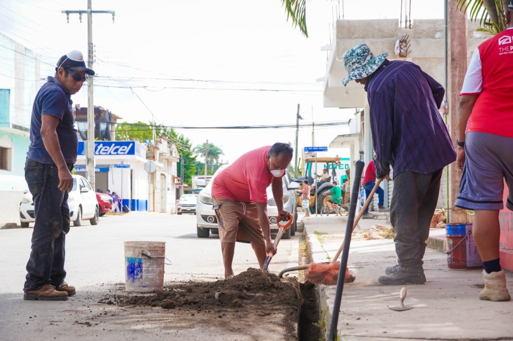 WhatsApp-Image-2026-07-23-at-6.52.23-AM-4-1024x682 AVANZA CON ÉXITO EL PROGRAMA KO’OX MEYAJ: CIUDADANÍA RECONOCE ACCIONES DE LIMPIEZA INTEGRAL EN EL MUNICIPIO.